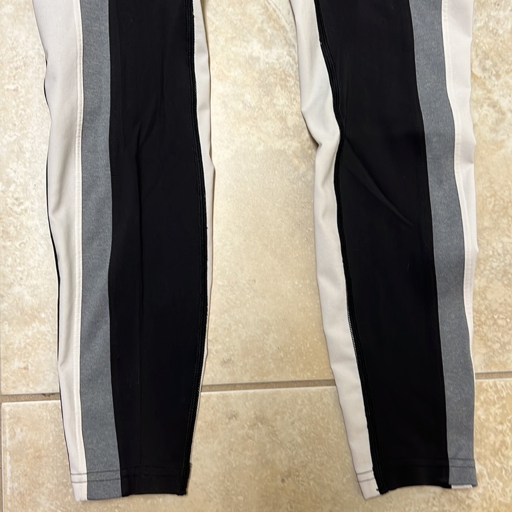 Athleta crest colorblock tight small black, gray white - Picture 6 of 11